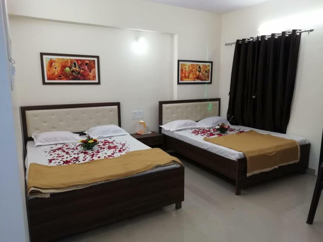 Maharaja Family Guest House โลนาวาลา ภายนอก รูปภาพ