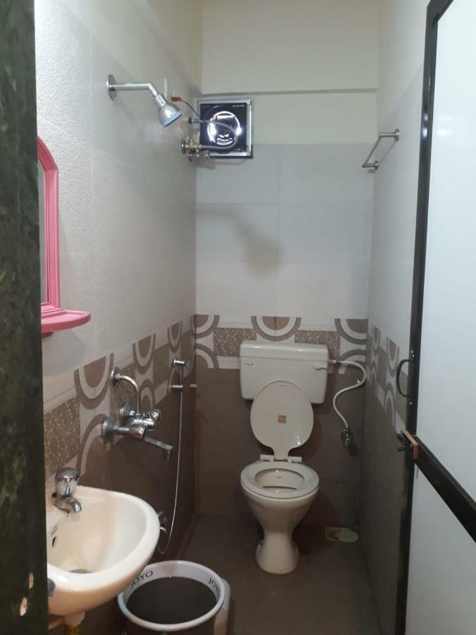Maharaja Family Guest House โลนาวาลา ภายนอก รูปภาพ